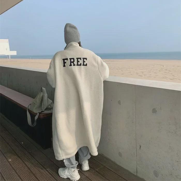 Женское пальто средней длины из овчины с воротником-стойкой — корейский стиль, мода осень/зима 2023 г., свободный кардиган выше колена.