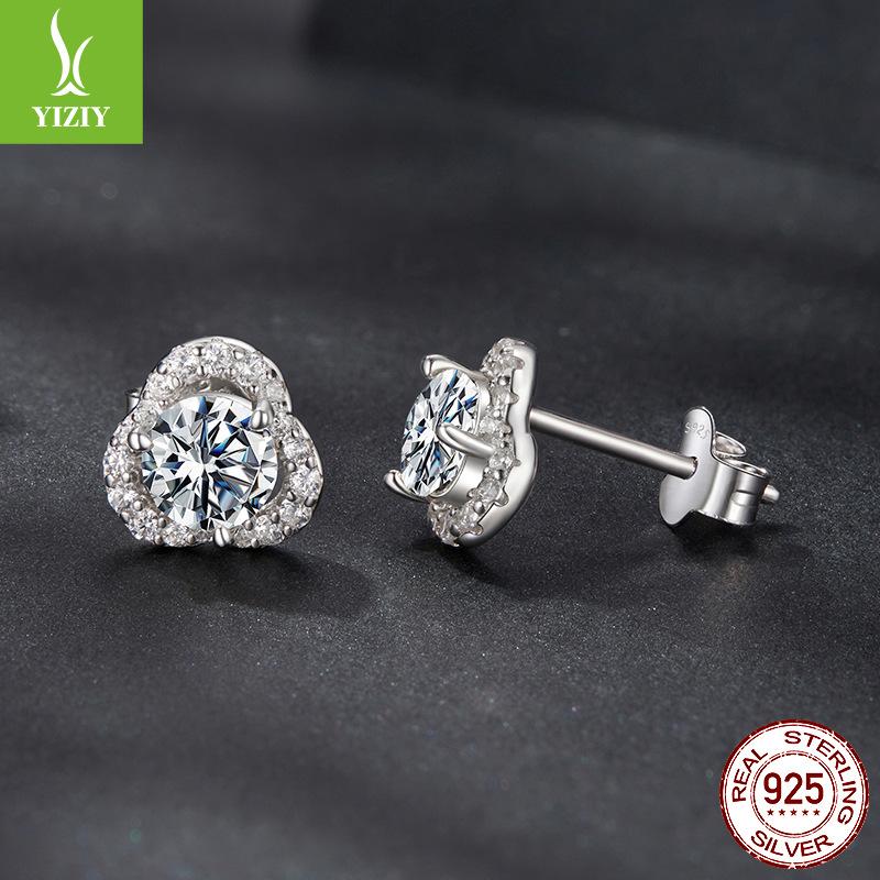 50 Points Exquisite Shining Moissanite Stud Earrings For Women, Fashionable And Bright Moissanite Stud Earrings.