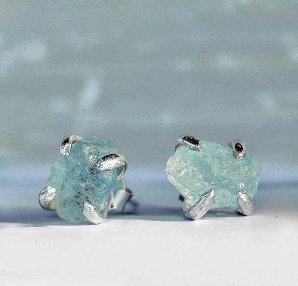 Серьги-пусеты из необработанного аквамарина, украшения из натуральных кристаллов, серебро 925 пробы, подарок на камень марта, пусеты из необработанного камня ручной работы, украшения в стиле бохо