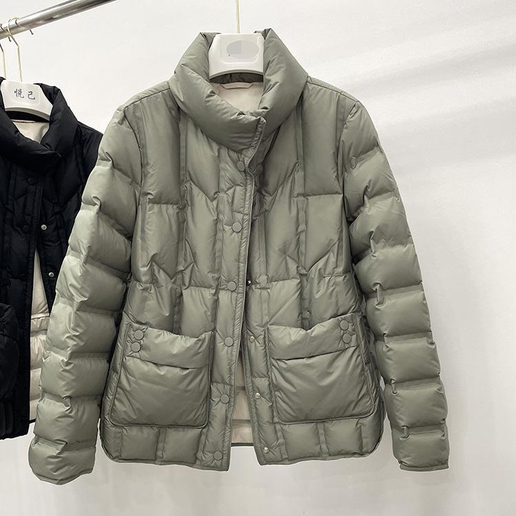 Легкий пуховик женский короткий осенне-зимний свободный воротник-стойка белое теплое пальто на утином пуху