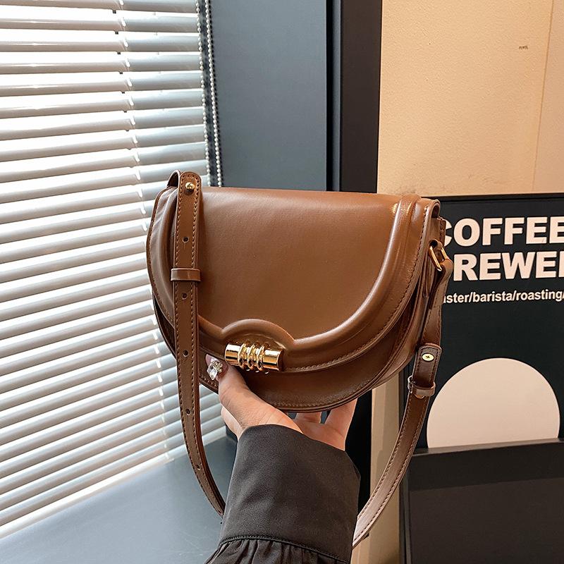 В этом году популярная сумка-седло для женщин 2025 года, модная ретро-сумка на плечо в иностранном стиле, универсальная сумка-мессенджер для женщин