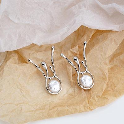 Серебряные игольчатые геометрические серьги с пресноводным жемчугом: Необычный дизайн из жидкого металла для женщин