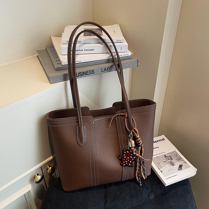 Ретро сумка женская большой вместимости 2025 новая осень и зима простая универсальная на плечо подмышку сумка-тоут для поездок на работу