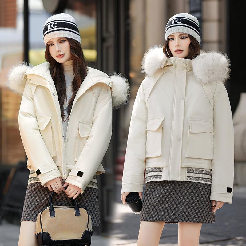 Женская зимняя новая стеганая одежда 2025 корейская версия с капюшоном большим меховым воротником утолщенная короткая женская куртка-парка