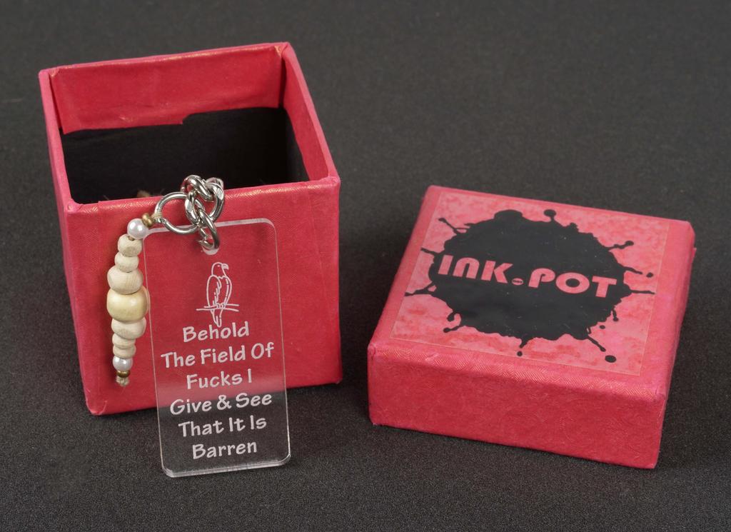 Inkdotpot Забавный брелок для ключей «Вот поле траха, которое я даю, и вижу, что оно бесплодно» Акриловый гравированный брелок для ключей «Забавный взрослый саркастический новинка»