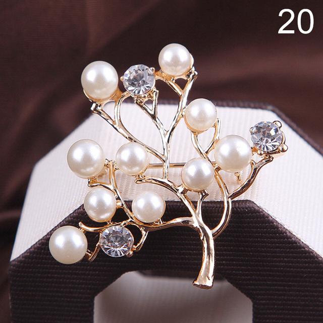 Fashion Jewelry High Quality Gold Color Brooch Pins Crystals Imitation Pearl Flower Brooch Women Wedding Party Accessories