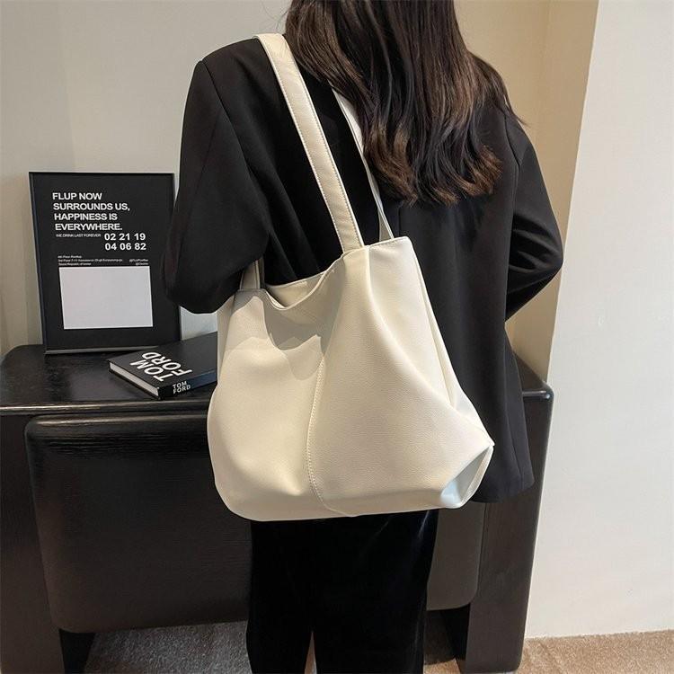 2024 Vintage Chic Pu Handbag With Spacious Interior And City Classic Design