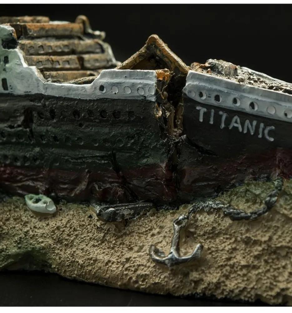 Декорации для ландшафтного дизайна аквариума имитируют крушение Титаника