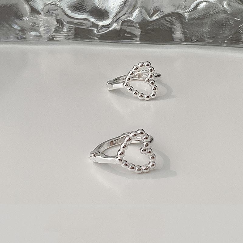 Fashion Hollow Love Ear Buckle Women'S Heart-Shaped Small Earrings Cute Sweet Girl Heart Simple Small Fresh Versatile Earrings
