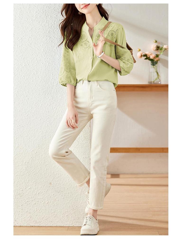 Женская белая рубашка из чистого хлопка с вышивкой, V-образным вырезом и рукавами три четверти - Коллекция Весна/Лето 2025