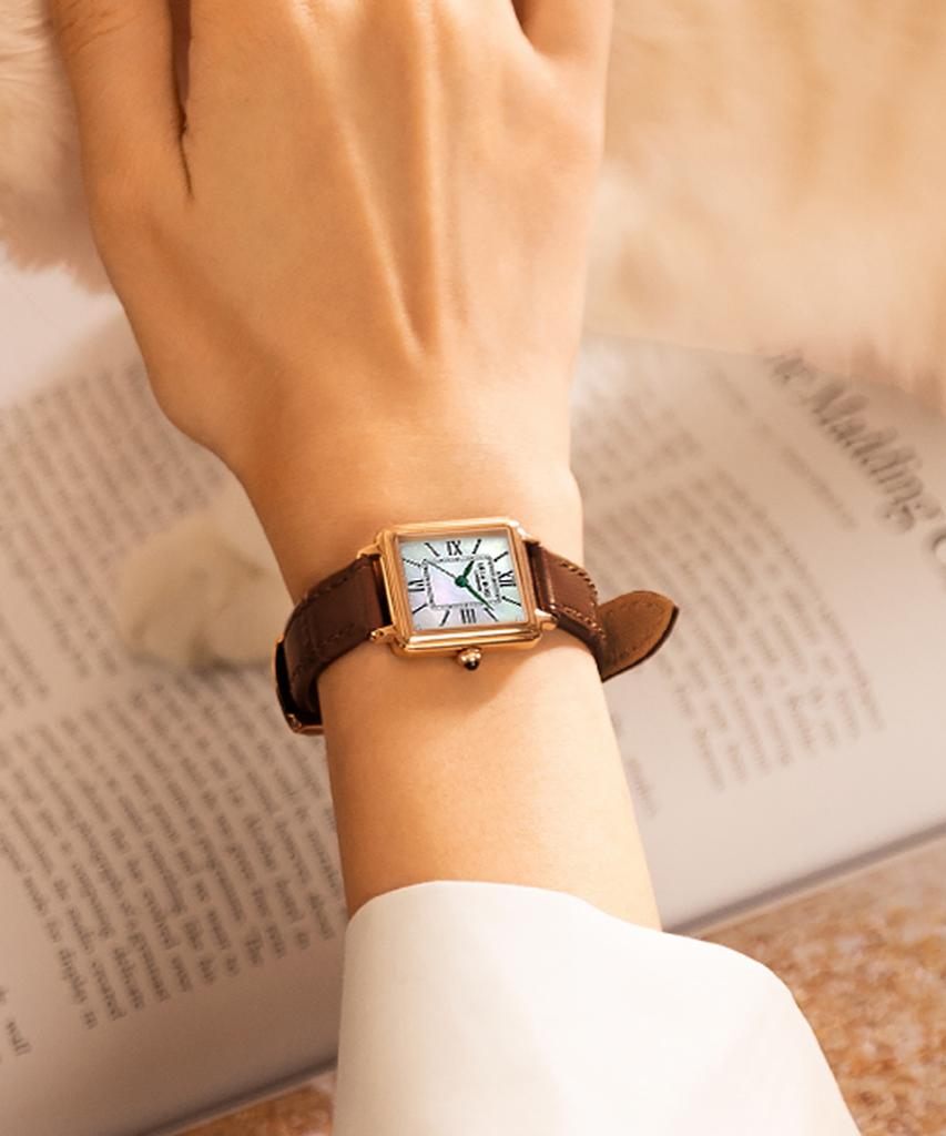 Lollalojeu New Cube Mother-Of-Pearl Green Hands Classic Wristwatch