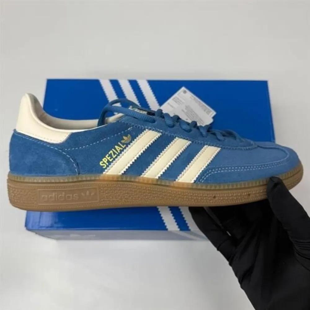 [adidas] Spezial Handball Core Blue Cream White IG6194