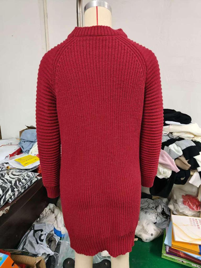 Платье-свитер с высоким воротником Осень/Зима 2024: Женский трикотаж с длинным рукавом в европейском и американском стиле