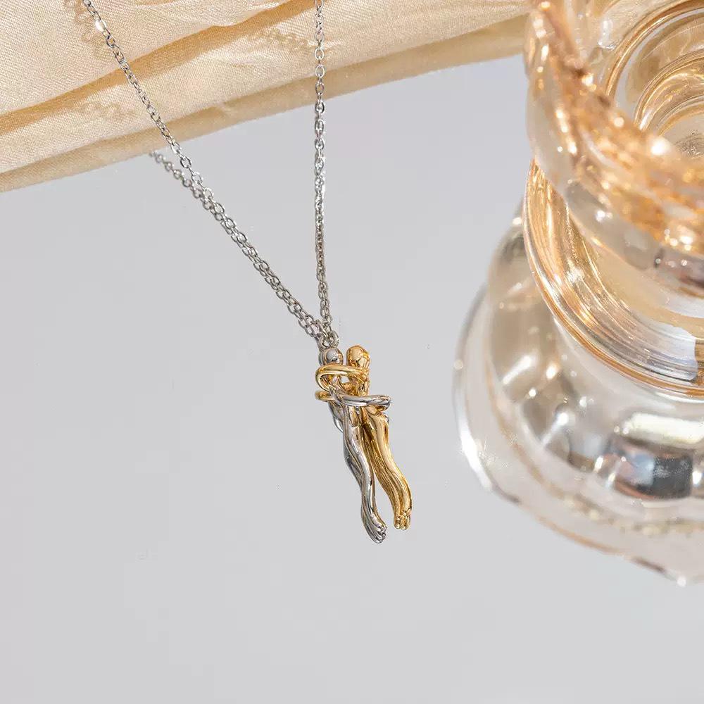 S925 Sterling Silver Couple's Embrace Love Pendant Necklace - Exquisite and Fashionable Clavicle Chain for Women