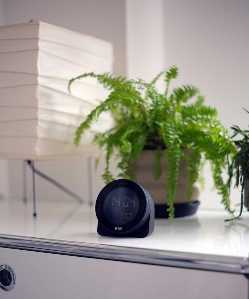 Braun Цифровые настольные часы BC24B черные