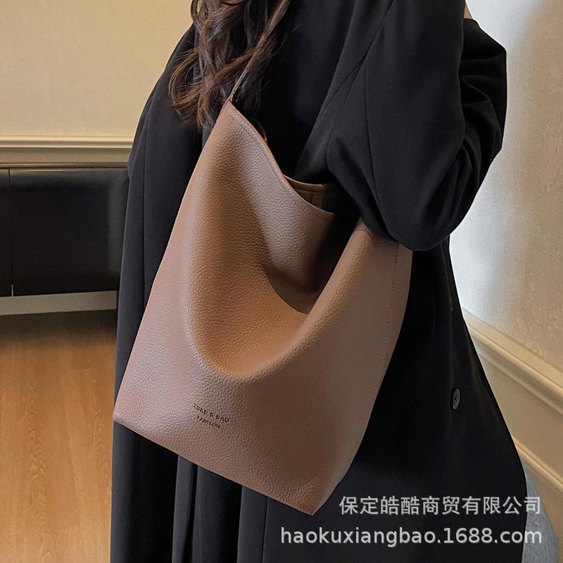 Bucket Bag Women's 2025 New Retro Large-capacity Simple Messenger Bag Popular Commuter Tote Bag Mother and Child Shoulder Bag