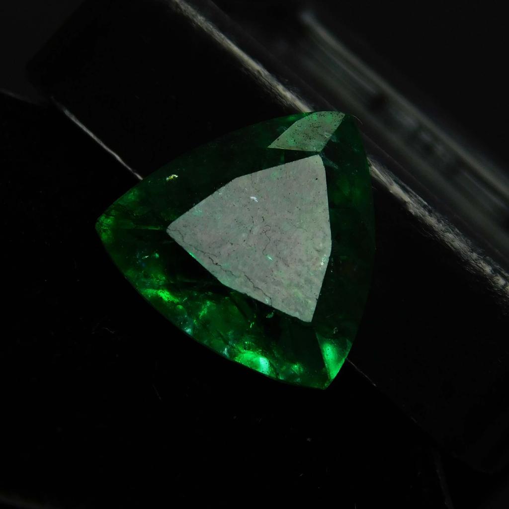 Natural Green Emerald Loose Gemstone 7 ct Trillion Cut for Jewelry Making and Gem Collections
