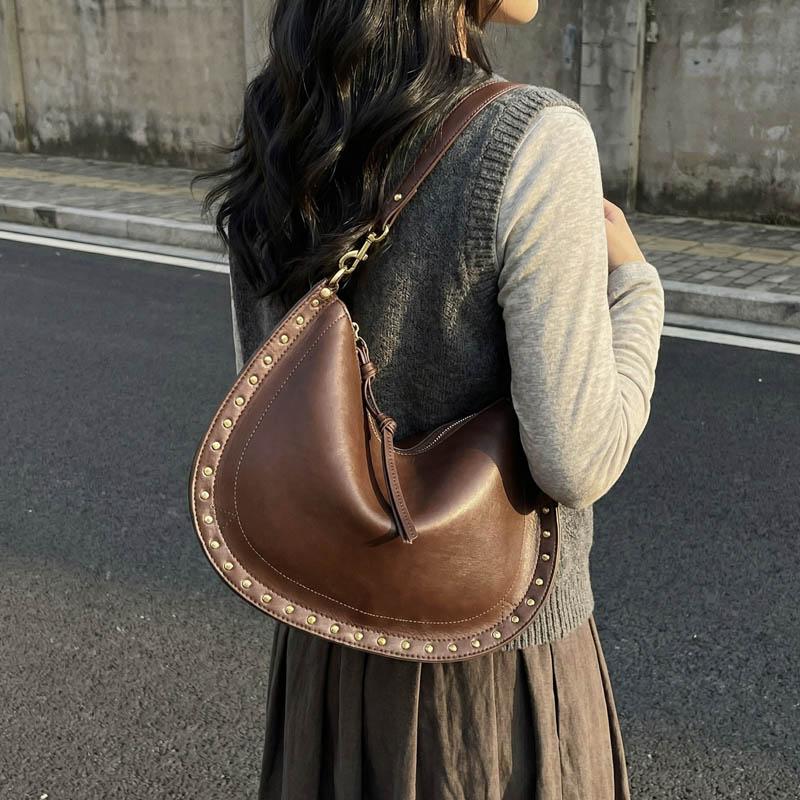 Сумка через плечо с заклепками Женская винтажная сумка под мышку Дорожная сумка на плечо