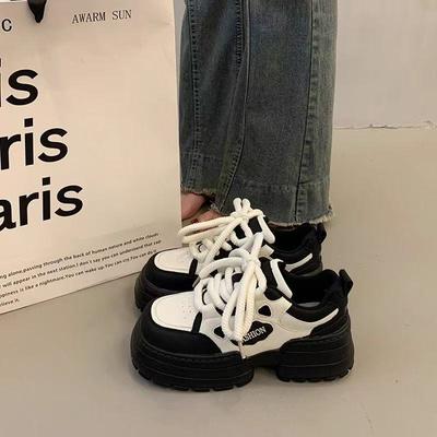 Оригинальные нишевые туфли на толстой подошве, женская весна 2025, новые универсальные маленькие белые туфли, корейские повседневные спортивные туфли для пап