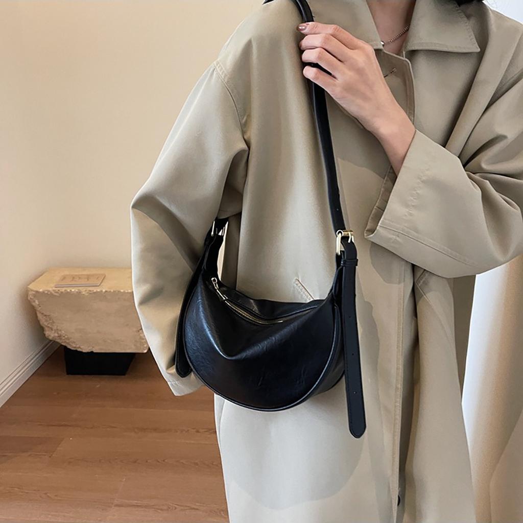 This Year's Trendy High-End Bag for Women New Niche Versatile Large Capacity Dumpling Bag Solid Color Crossbody Bag