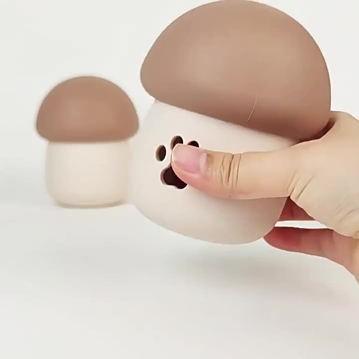 Hot Selling Mushroom Silicone Pet Toy Bite-resistant Dog Leaky Food Chew Toy Durable Indestructible Food Feeder Dog
