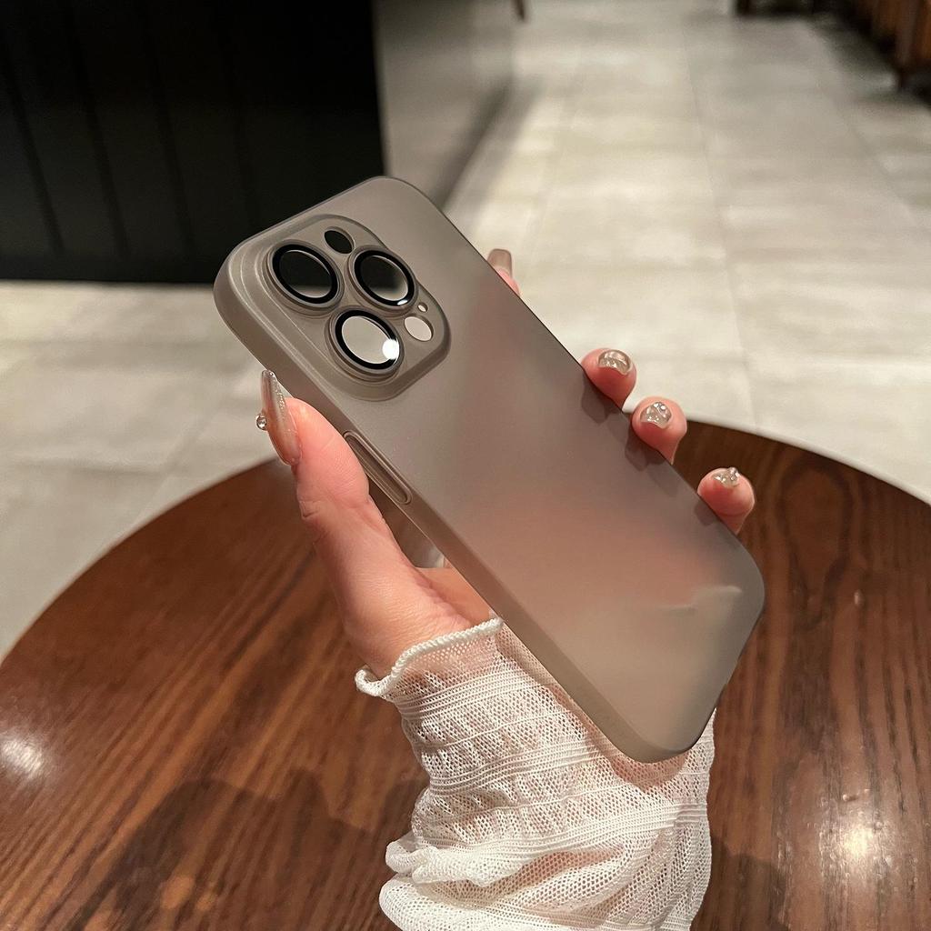 Совместимый матовый ультратонкий чехол для телефона для iPhone 14 Promax, 15, 16, 17 со встроенной защитной пленкой для объектива.