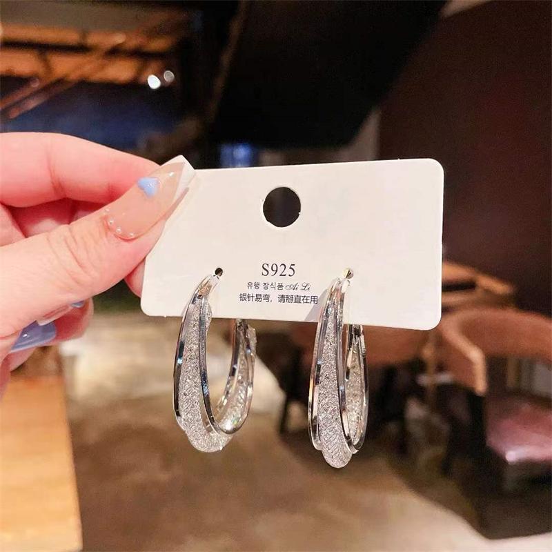 Hollow Net Crystal Hanging Earrings for Women Twist Metal Side Gold Silver Female Dangle Earrings New Year Jewelry