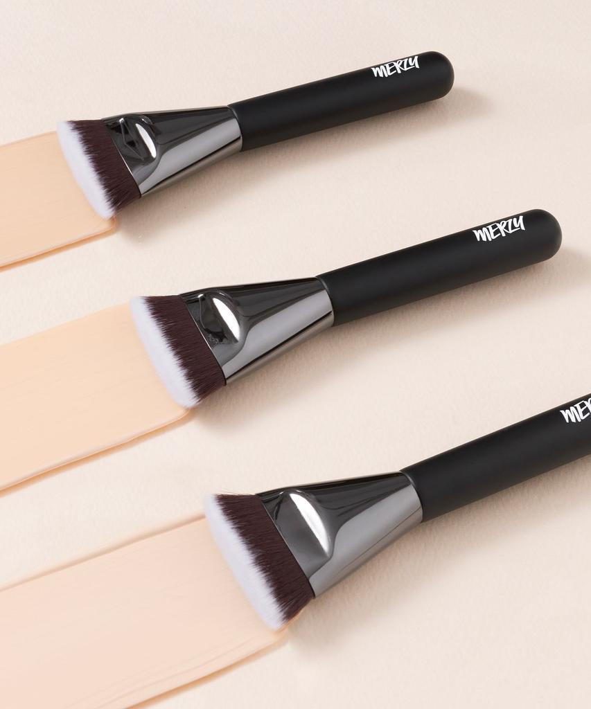 The Airy Fitting Foundation Brush