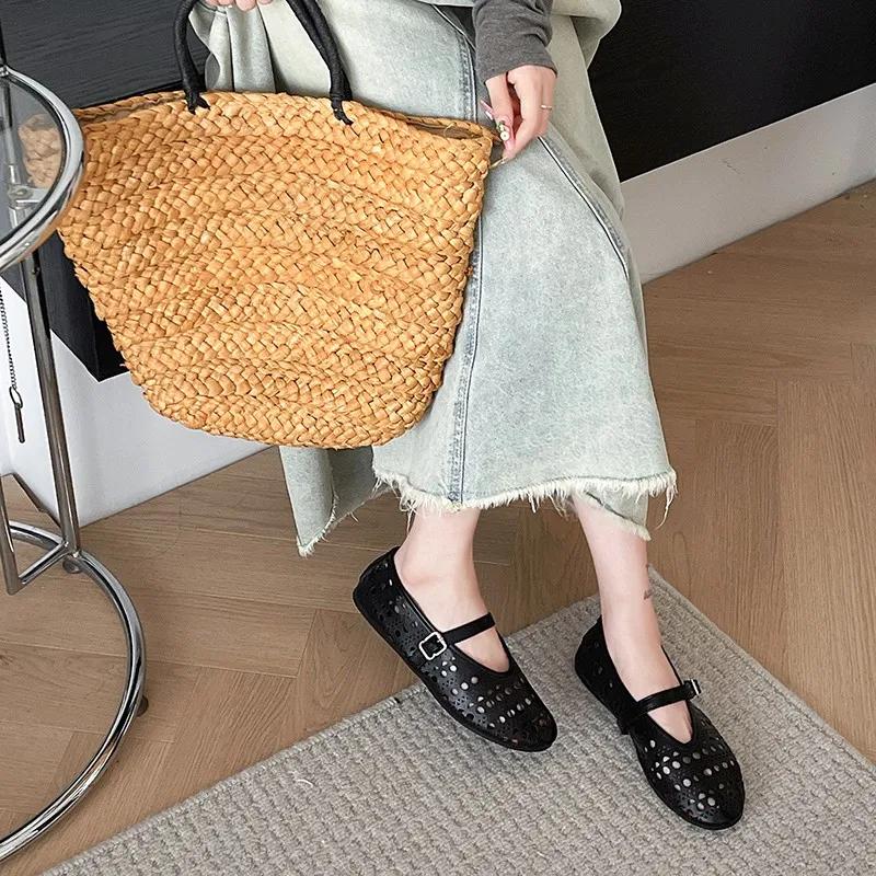 Новые женские туфли с пряжкой, женские туфли на плоской подошве, осенние, с круглым носком, полые, сплошные, повседневные, удобные, большого размера, для офиса, женские туфли