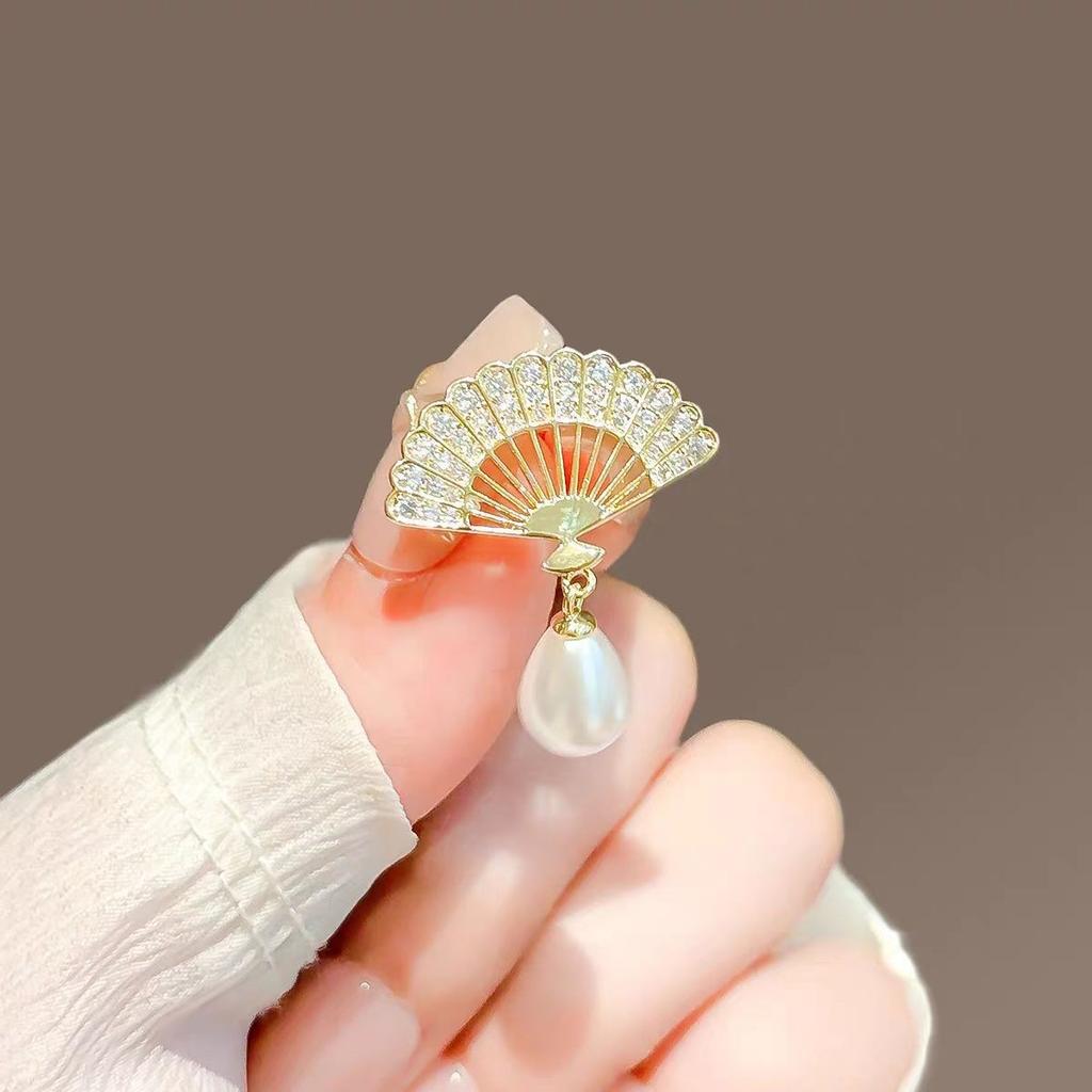 Fashion Brooch, Diamond Studded Brooch, Suit Brooch, Accessories