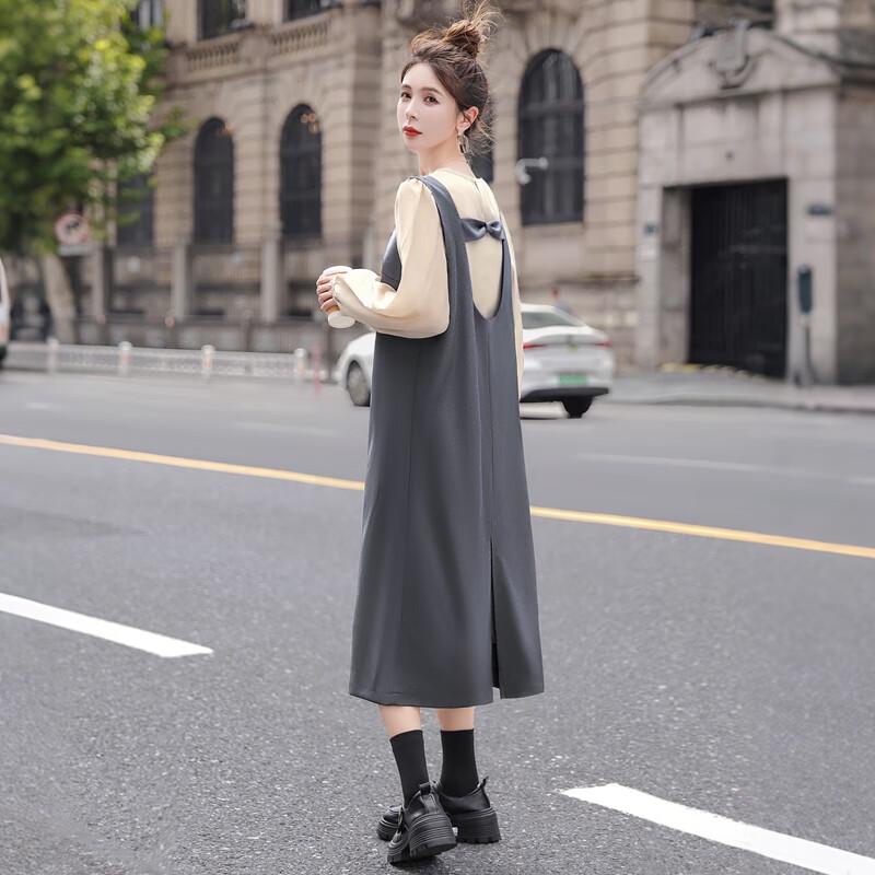 Элегантное платье-сарафан с разрезом и бантом на спине