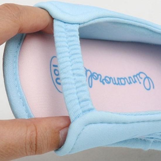 Sanrio Girls' Cinnamoroll Sweet Non-slip Overshoes PP122, a Popular Character In Korea