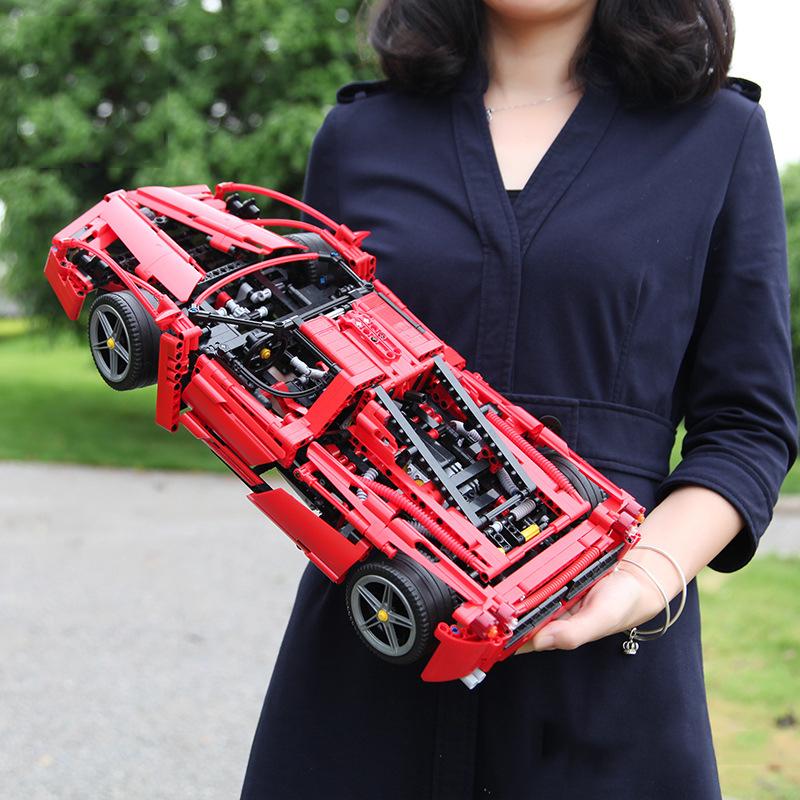 Детский игрушечный автомобиль из строительных блоков