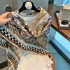 Соответствие личности Летняя мода Солнцезащитный шелковый шарф-шаль Корейская мода Темперамент Высококачественная ретро одежда Квадратная 130 см
