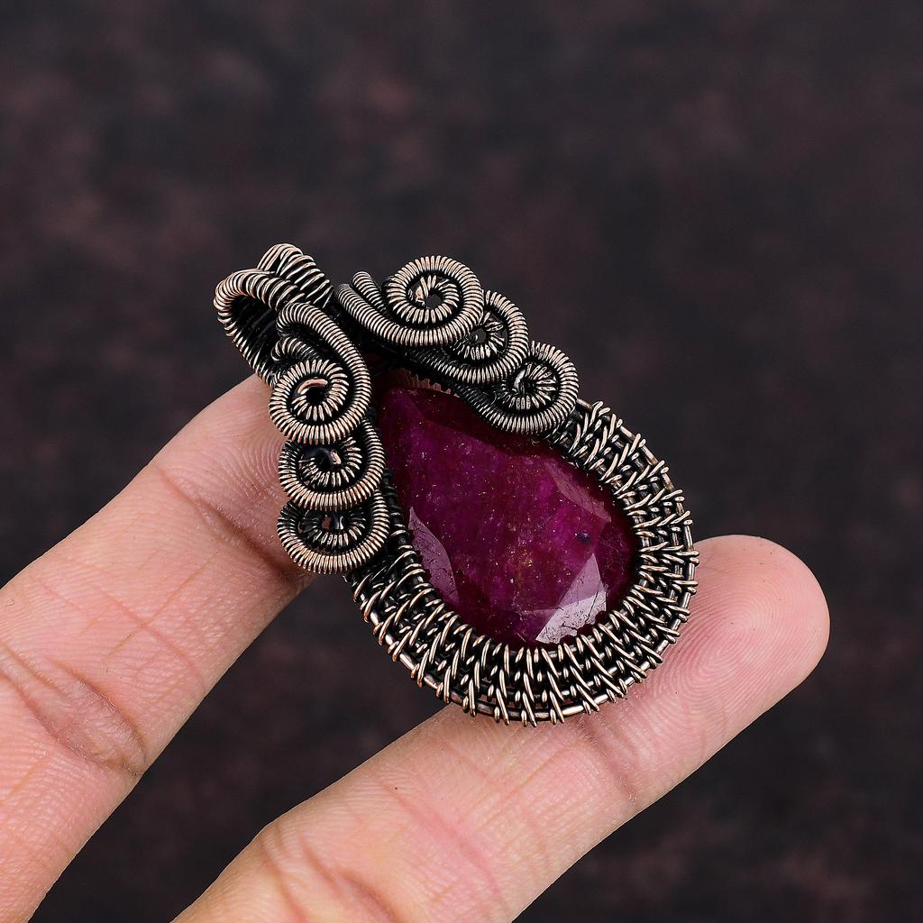 Ограненный кашмирский рубиновый кулон из меди, обернутый проволокой, оригинальный драгоценный камень, медное ювелирное изделие, кулон ручной работы, кашмирский рубиновый ювелирный подарок для него