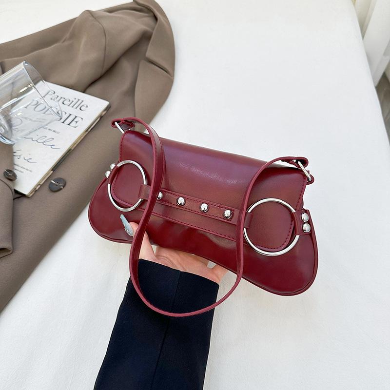 Сумки Популярные сумки этого года 2025 европейская и американская мода сумка на плечо с заклепками женская индивидуальная универсальная ретро сумка под мышкой