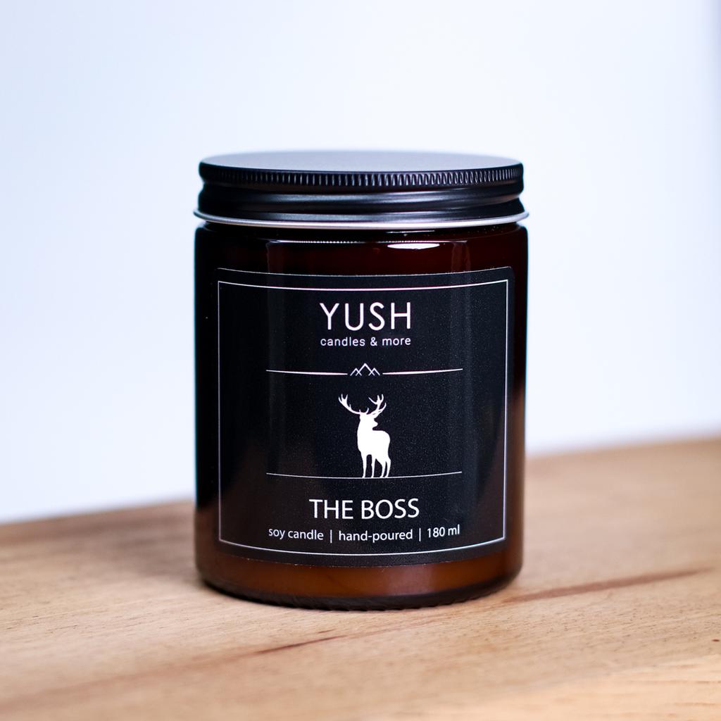 The boss - świeca sojowa zapachowa geranium cynamon goździki cytrusy - yush - 180ml