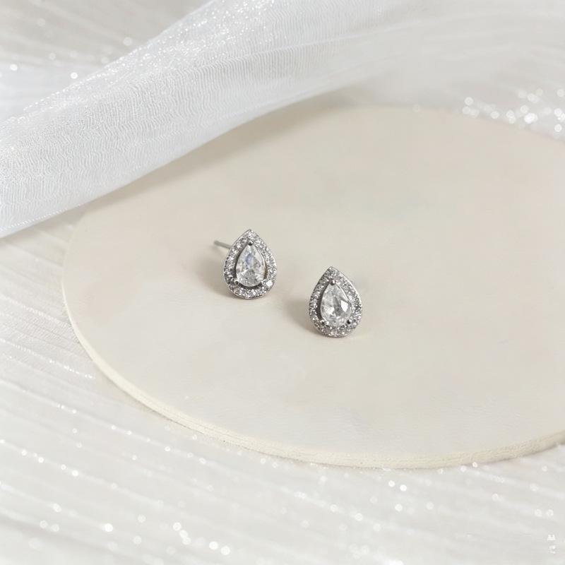 Серьги-гвоздики Beixi S999 из стерлингового серебра с цирконием в форме капли воды – Элегантный, роскошный и универсальный аксессуар.