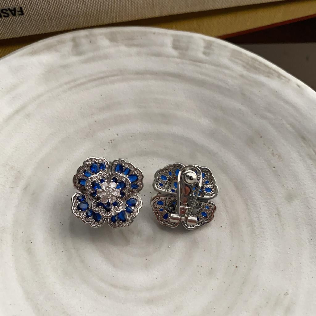 Французские элегантные синие серьги-гвоздики с цветком Серьги-цветы в стиле ретро Нишевый дизайн Серьги-камелии Heavy Industry