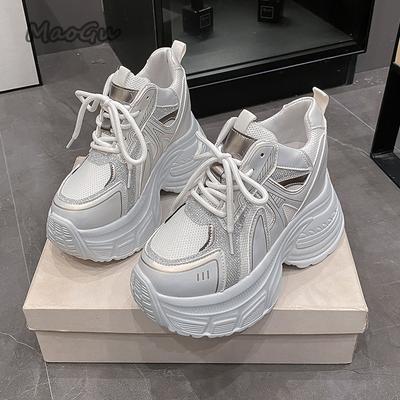 Модные женские кроссовки на массивной платформе, увеличивающие рост, модные сетчатые дышащие удобные спортивные туфли для ходьбы, белые повседневные туфли