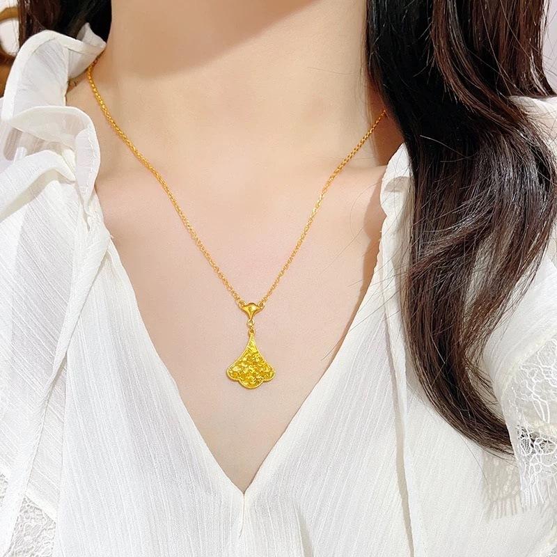 Luxury Pure Gold Real Gold Women's Ice Crushed Ginkgo Leaf Pendant Necklace Small Skirt Clavicle Chain