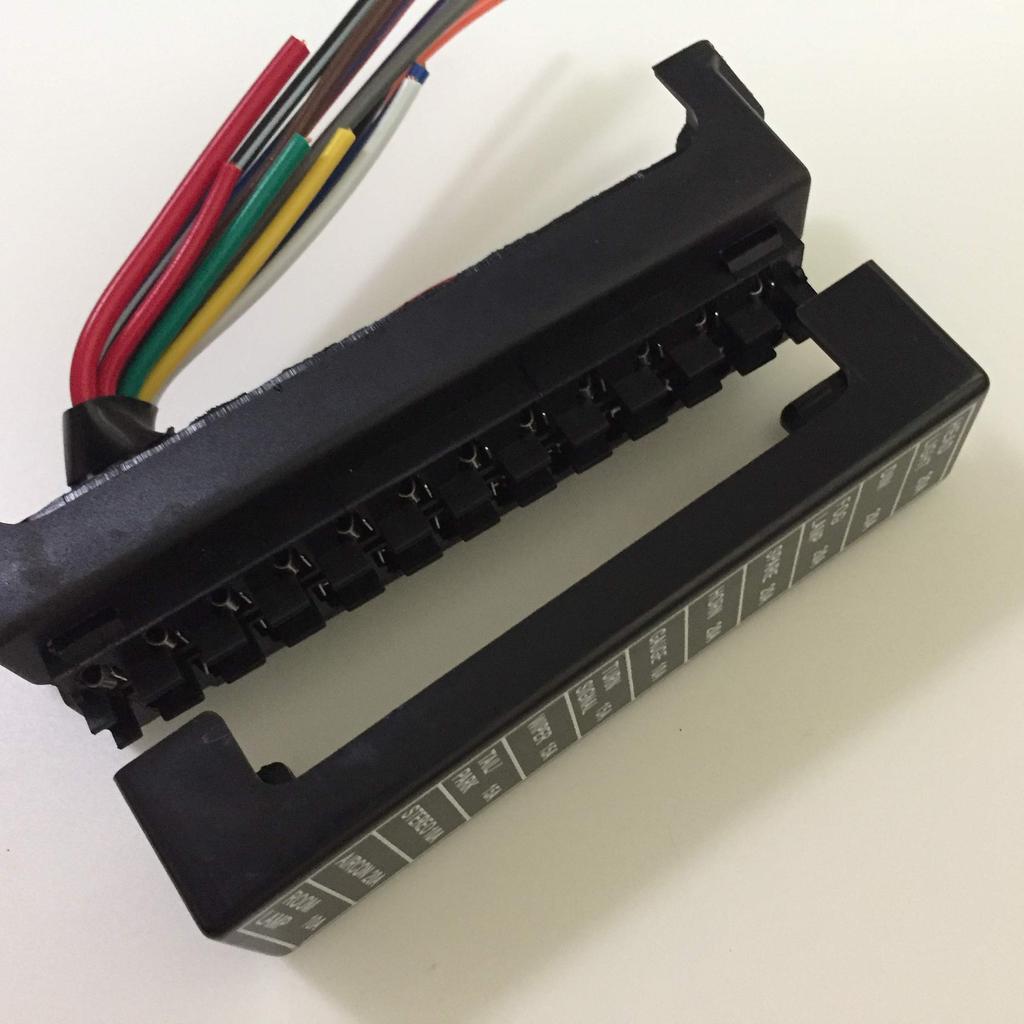 Universal Fuse Box Fuse Holder Flat Fuse Car Parts Electronic Parts Car Electrical Parts (12 Pieces)