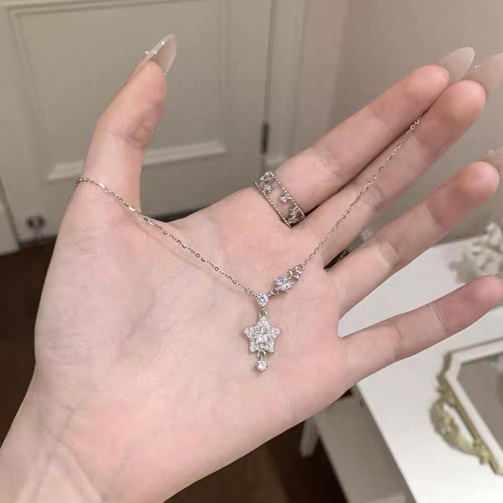 Серебряное колье-звезда с бриллиантом для женщин - Элегантная и модная цепочка на ключицу