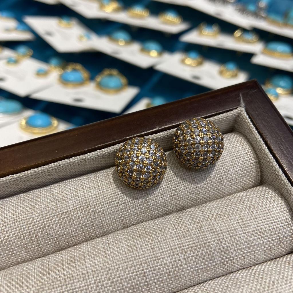 Ювелирные изделия Циндао простые модные инкрустированные цирконием золотые полукруглые серьги-гвоздики латунные гальванизированные серьги-гвоздики s925 женские