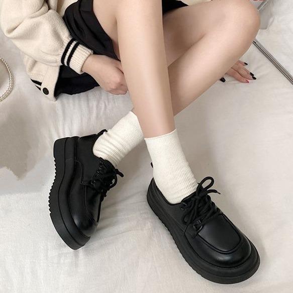 Туфли на платформе из мягкой матовой кожи Женская обувь с черными туфлями Универсальная повседневная обувь Женская обувь в стиле преппи