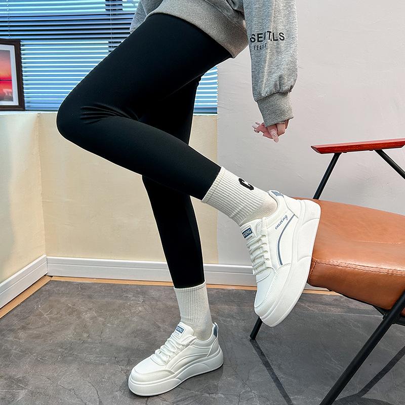 Белые туфли для женщин Весна Новые студенческие туфли Модные универсальные туфли на платформе Весна и осень Повседневная обувь