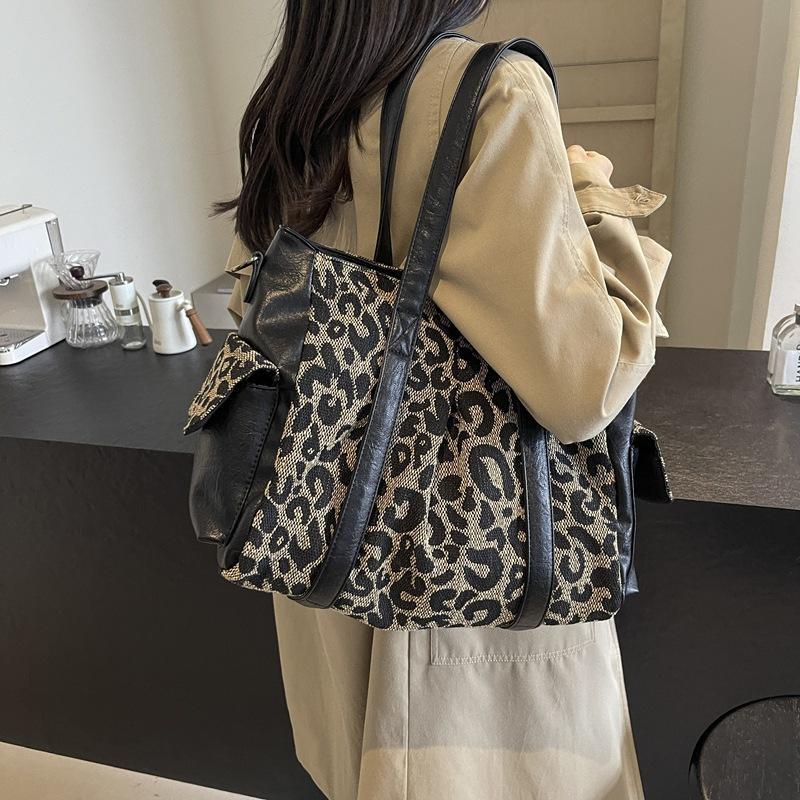 Women's Bag Retro Casual Leopard Print Shoulder Armpit Bag Large Capacity Tote Bag Trendy Women's Backpack