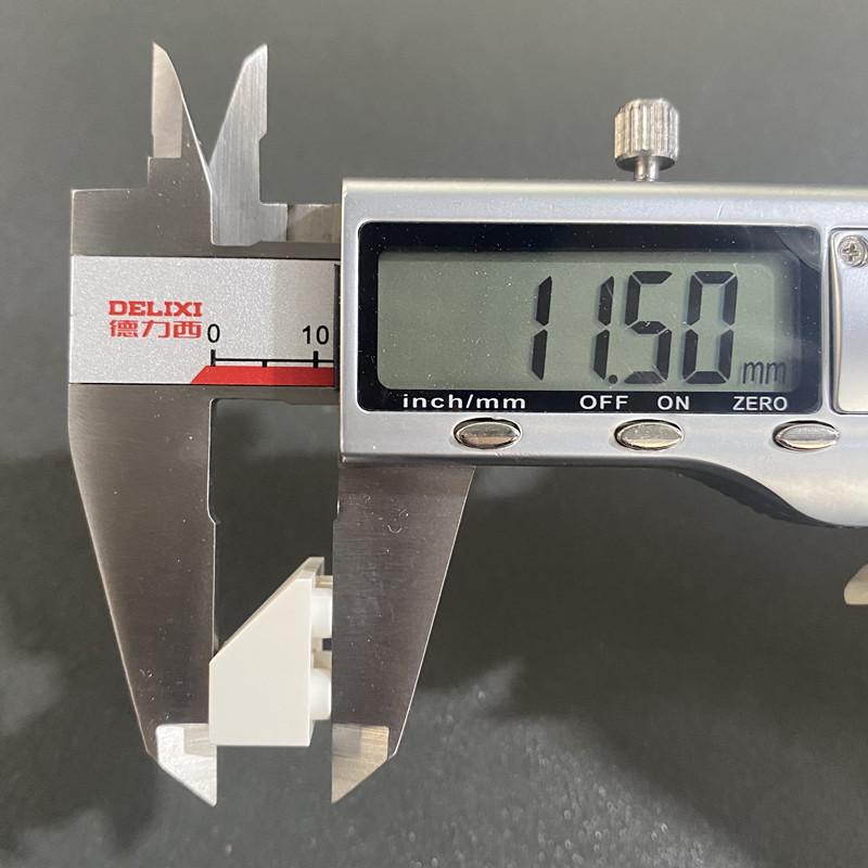 Совместимый строительный блок 3676 Детали строительного блока 2X2 Угол разворота Наклон 45 градусов Аксессуары для сборки мелких частиц Запасные части