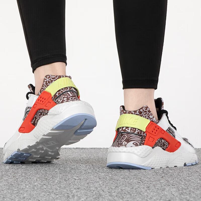 Nike Детские кроссовки Huarache Run SE GS Doodle White Summit-White Picante-Red DV2243-100