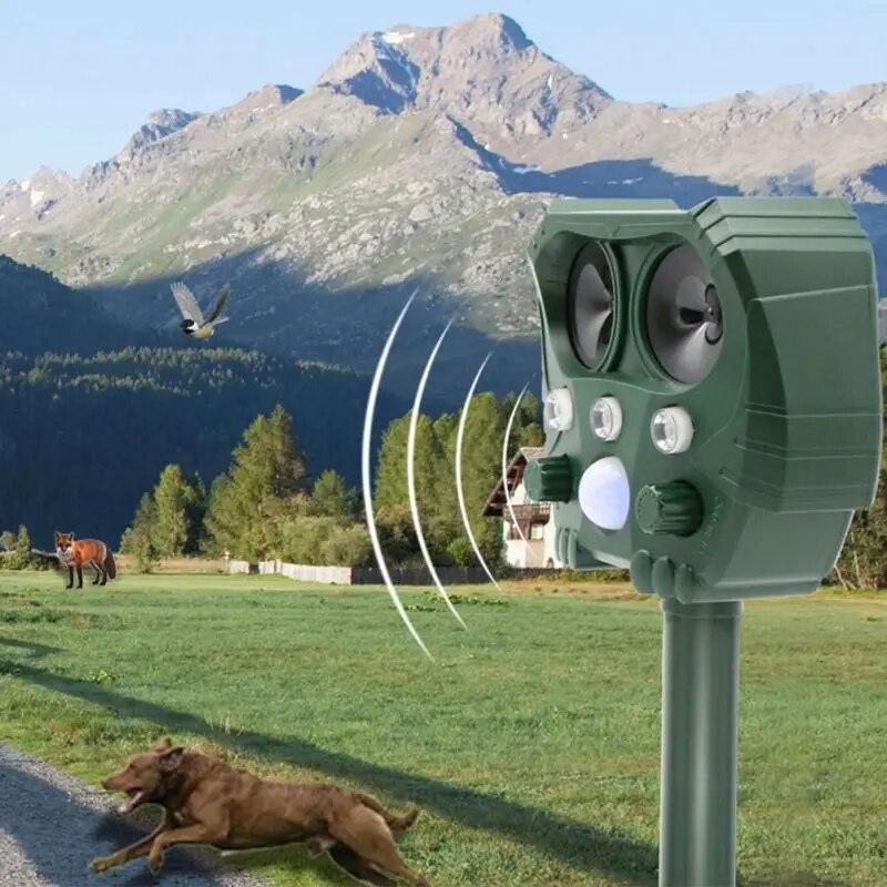 Waterproof Motion Sensor Ultrasonic Animal Repeller Solar Powered  For Bat Mouse Squirrels Racoon Skunk In Garden Outdoor & Yard